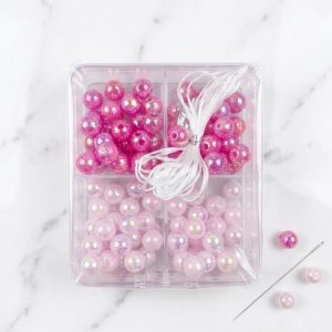 Růžové korálky na navlíkání